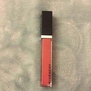 Givenchy cosmetics Gloss Interdit in shade 05